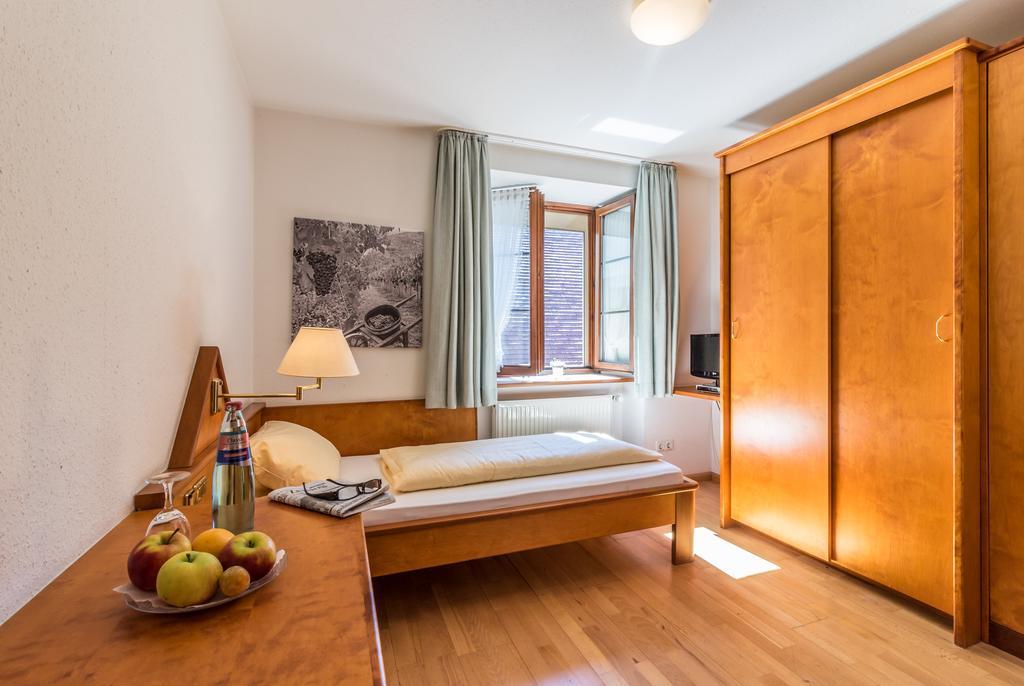 Hotel Loewen Garni Oberrimsingen Стая снимка